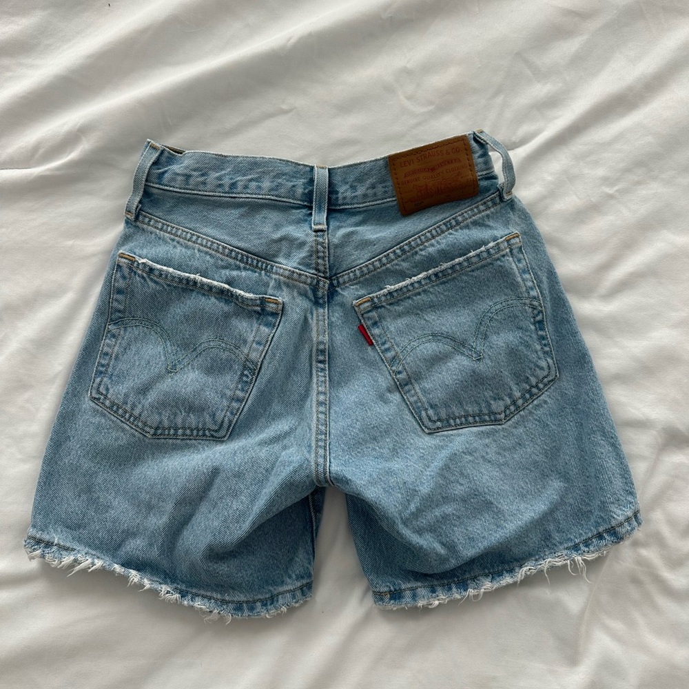 Levi’s 501 Mid Thigh Shorts - Picture 4 of 4
